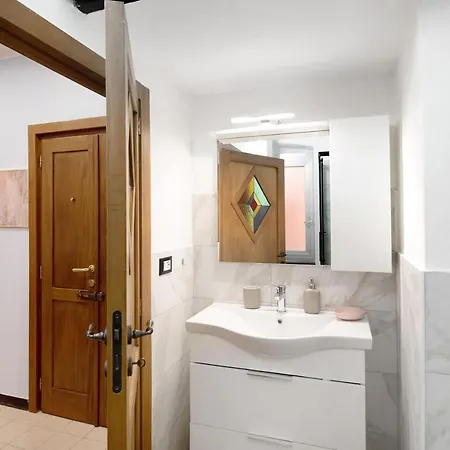 Zona Carmine Apartment Genoa